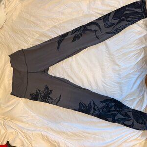 Lululemon Align High-Rise Floral Leggings – Gray – Excellent Condition Size 8